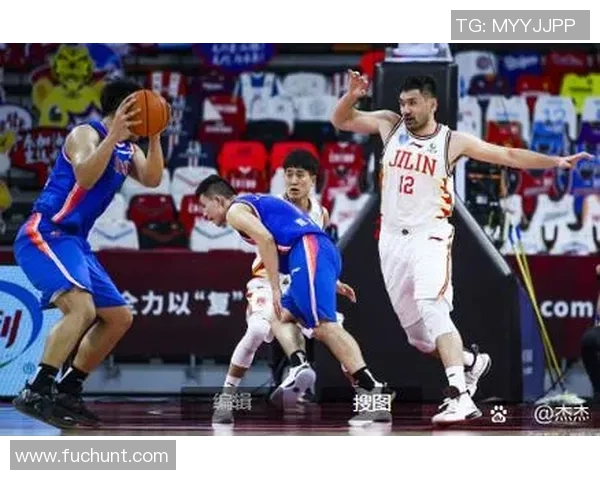 武汉篮球队以94分领跑总决赛积分榜展现强劲实力